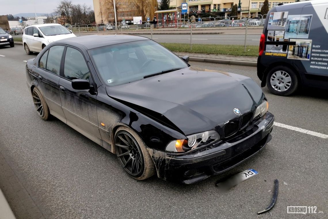 Kierowca BMW najechał na tył Clio, które uderzyło w inne Clio