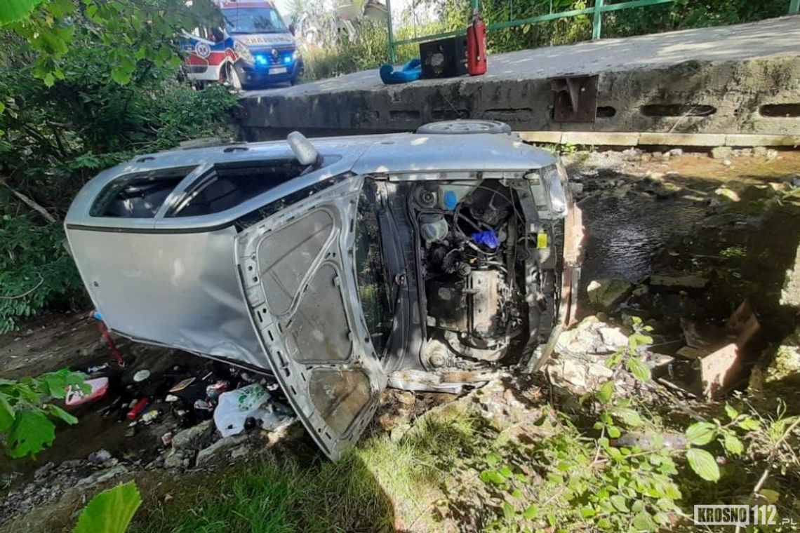 Kierowca volkswagena miał prawie 3 promile. Wjechał w Iwli do potoku