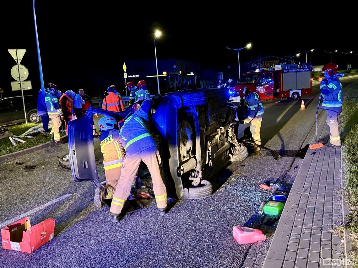 Kierująca Volkswagenem wjechała w barierkę. Kolizja na DK28 Kierująca Volkswagenem wjechała w barierkę. Kolizja na DK28
