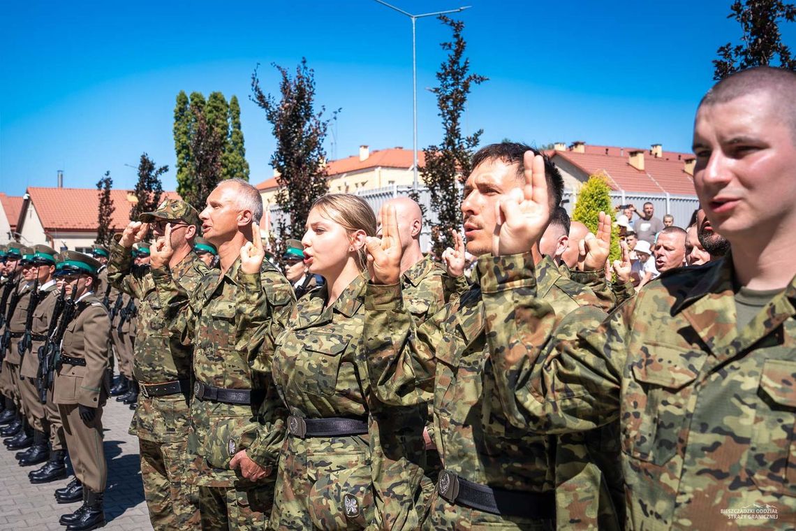 Kilkudziesięciu nowych funkcjonariuszy Straży Granicznej złożyło ślubowanie