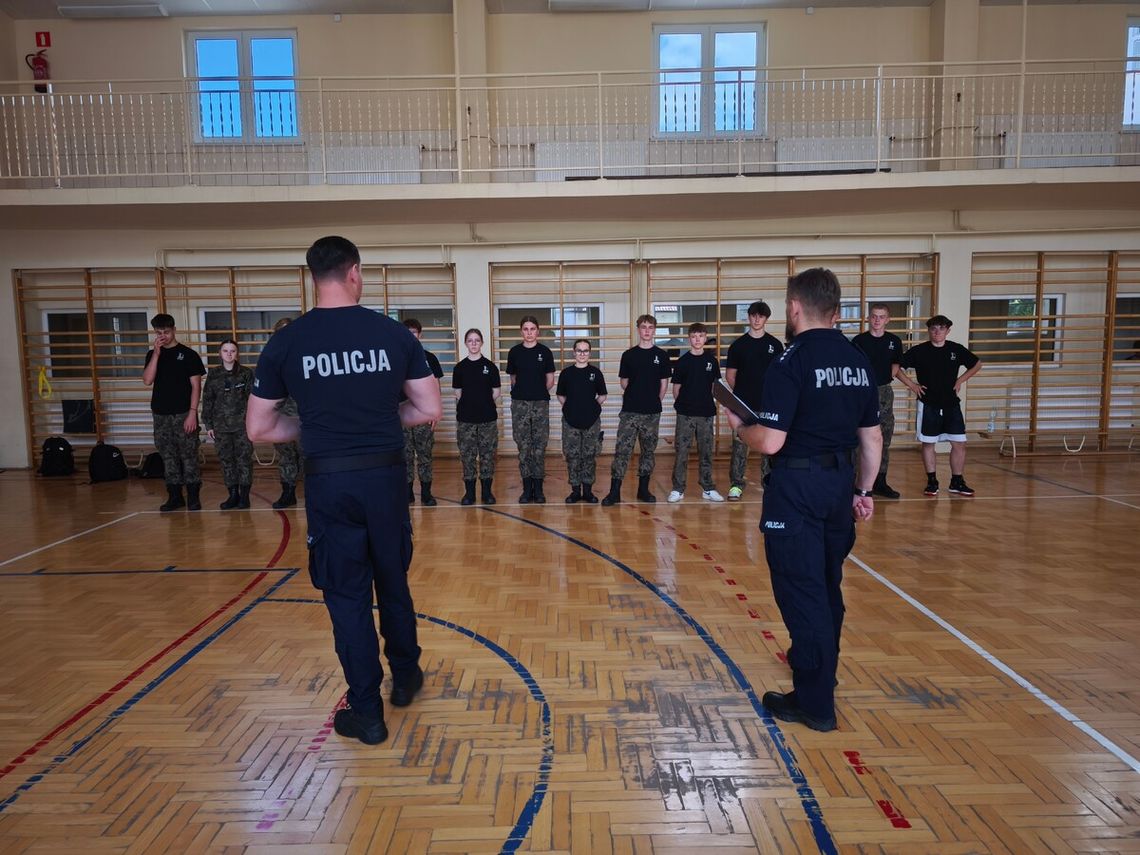 Klasa mundurowa w Rymanowie sprawdzona jak kandydaci do Policji