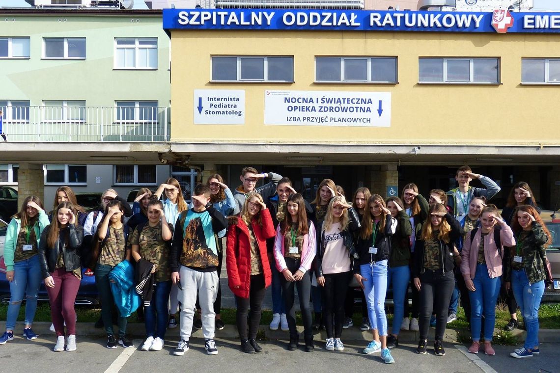 Klasy ratownicze z Naftówki rozpoczęły wolontariat w szpitalu