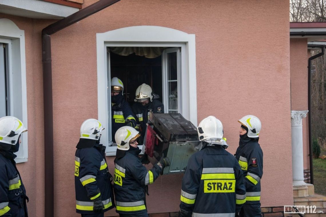 KLIMKÓWKA: Pożar w kuchni. Strażacy w akcji