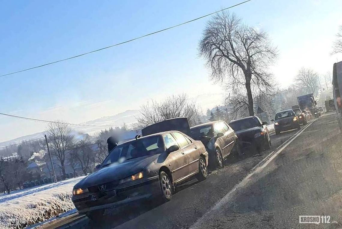 Klimkówka. Zderzenie trzech samochodów na DK28