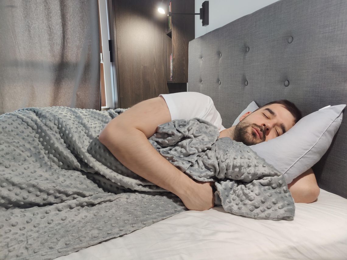 Kołdra obciążeniowa – naturalny sposób na głęboki relaks i lepszy sen Kołdra obciążeniowa – naturalny sposób na głęboki relaks i lepszy sen