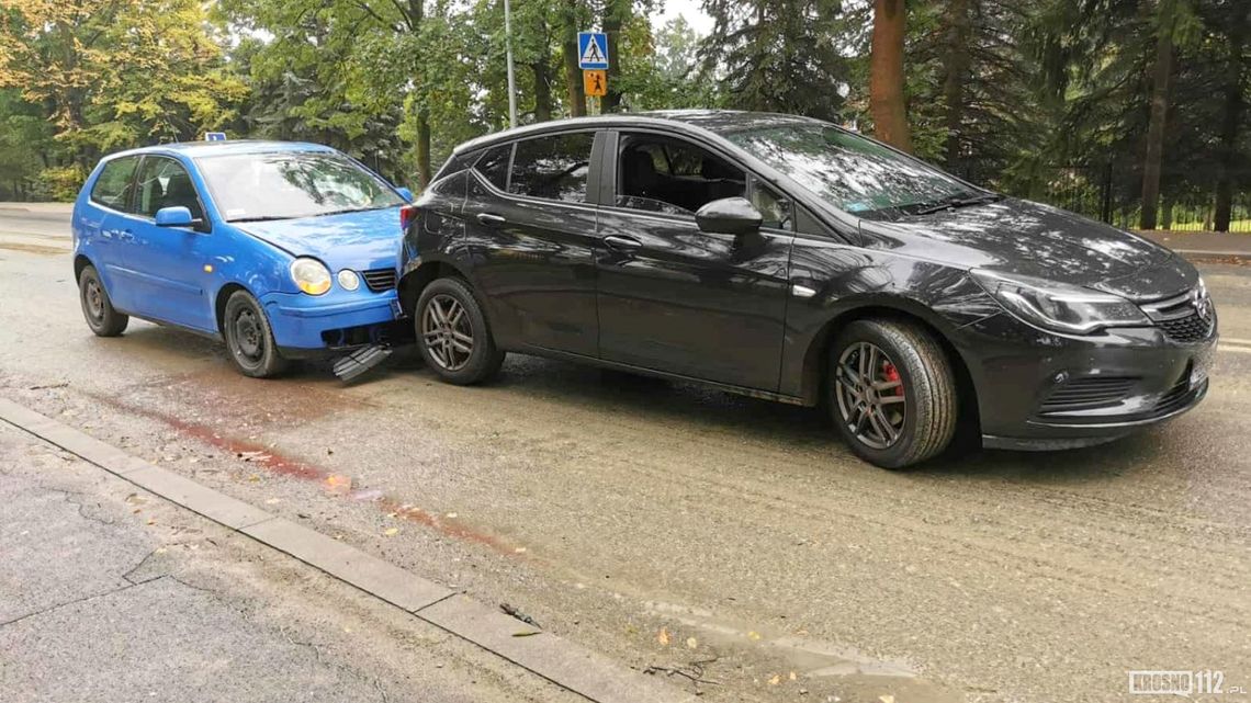 Kolejna kolizja! Na DK28 zalegało błoto i było ślisko
