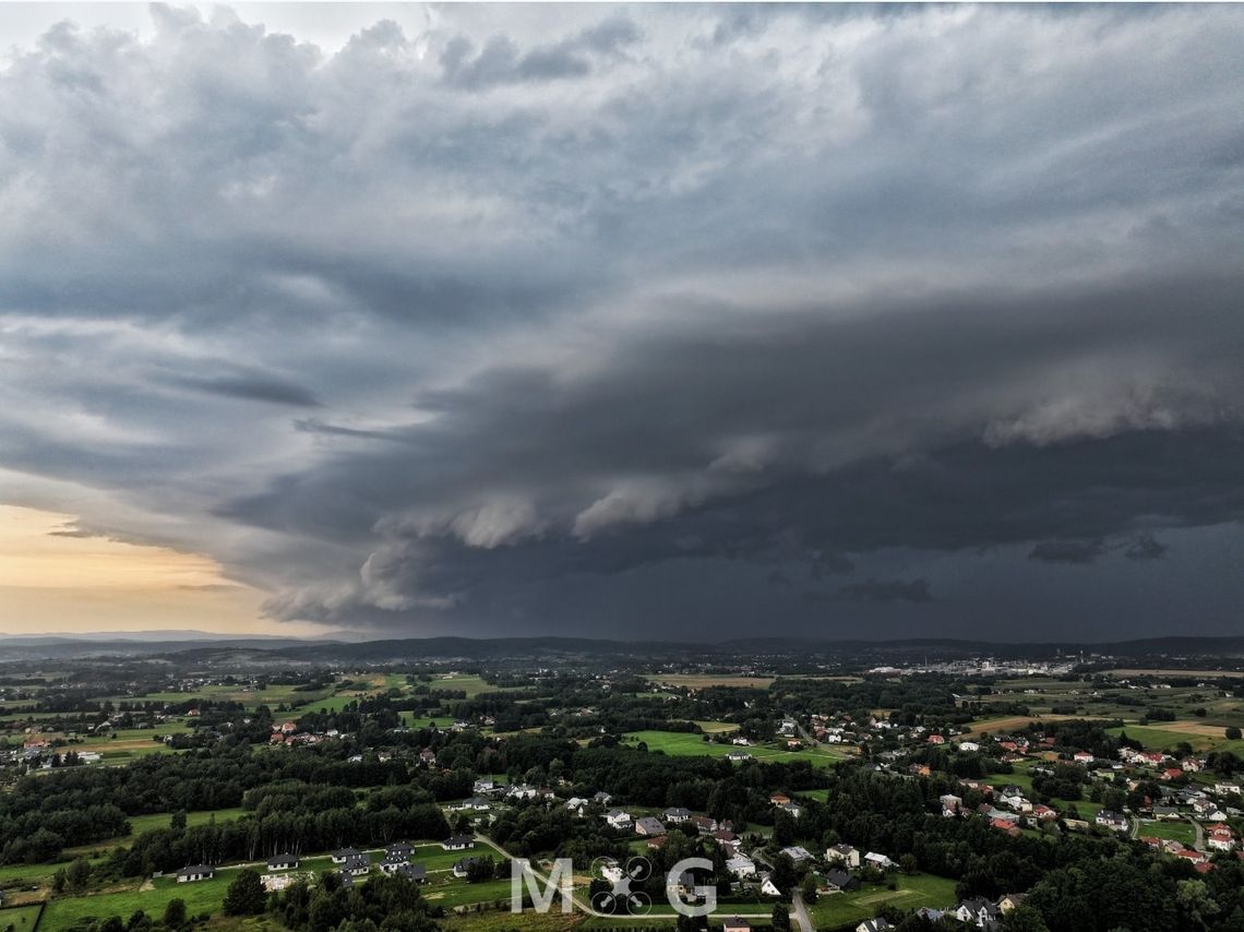 Kolejny dzień z silnymi burzami [OSTRZEŻENIE METEO]