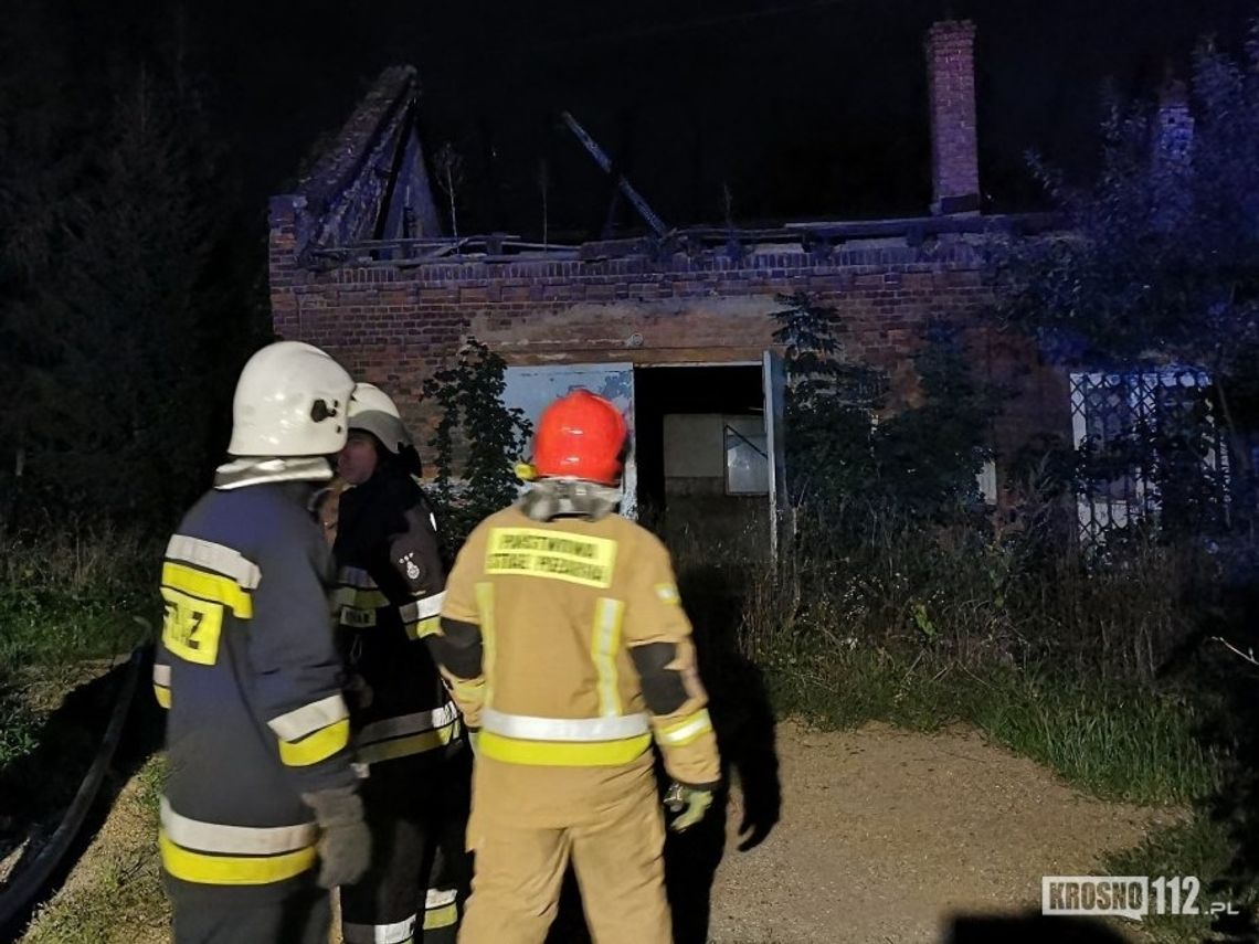 Kolejny pożar w pustostanie przy ul. Popiełuszki. Ktoś znowu chciał go podpalić