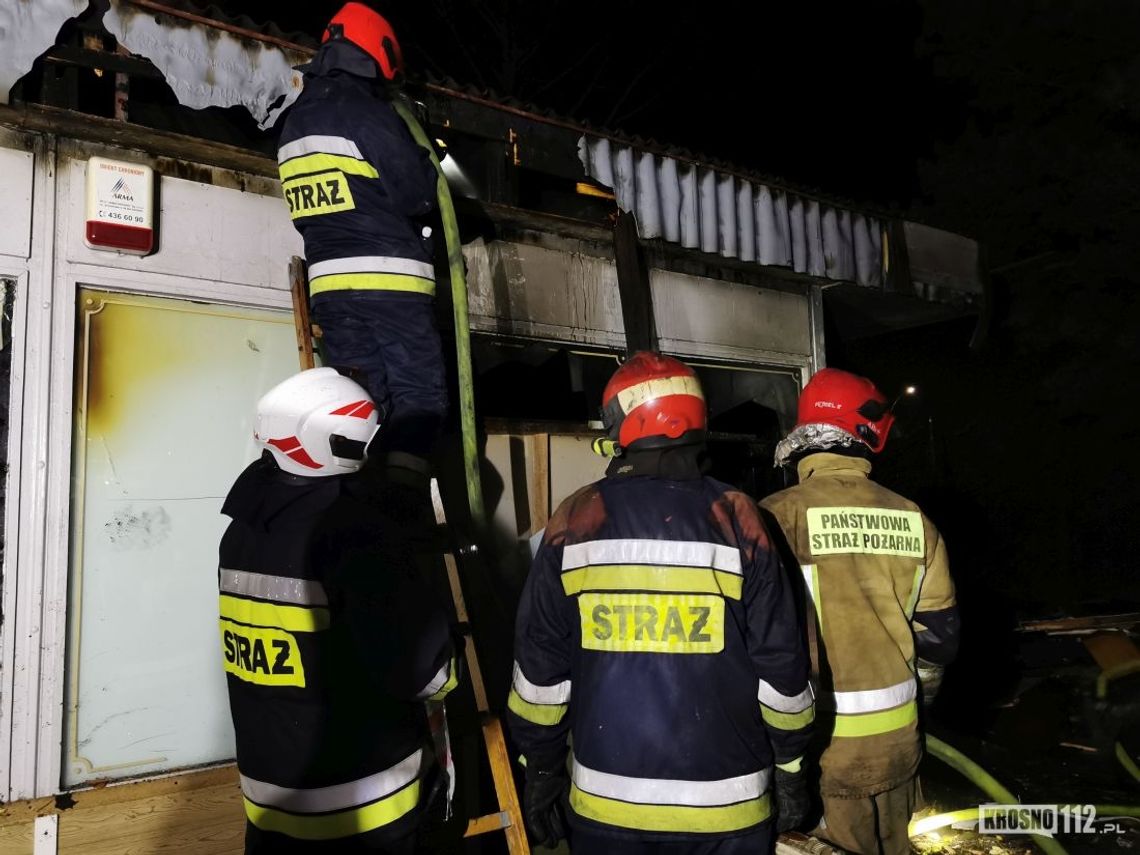 Kolejny raz palił się pustostan przy Oficerskiej. Wewnątrz miał przebywać człowiek
