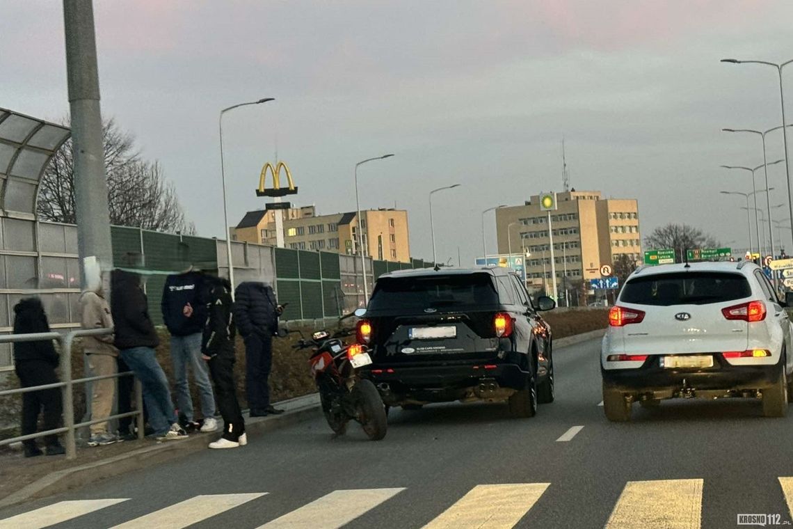 Kolizja jednośladu i osobówki na Podkarpackiej