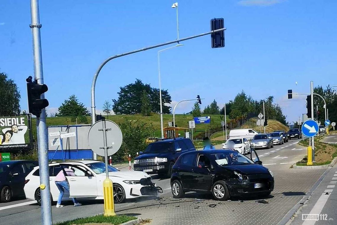 Kolizja na Korczyńskiej w pierwszym dniu działania sygnalizacji świetlnej