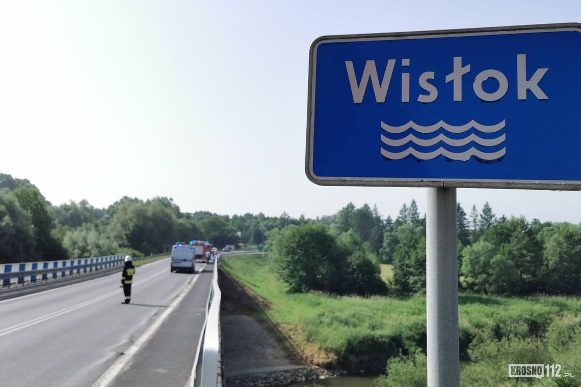 Kolizja na moście w Iskrzyni. Iveco najechało na tył fiata