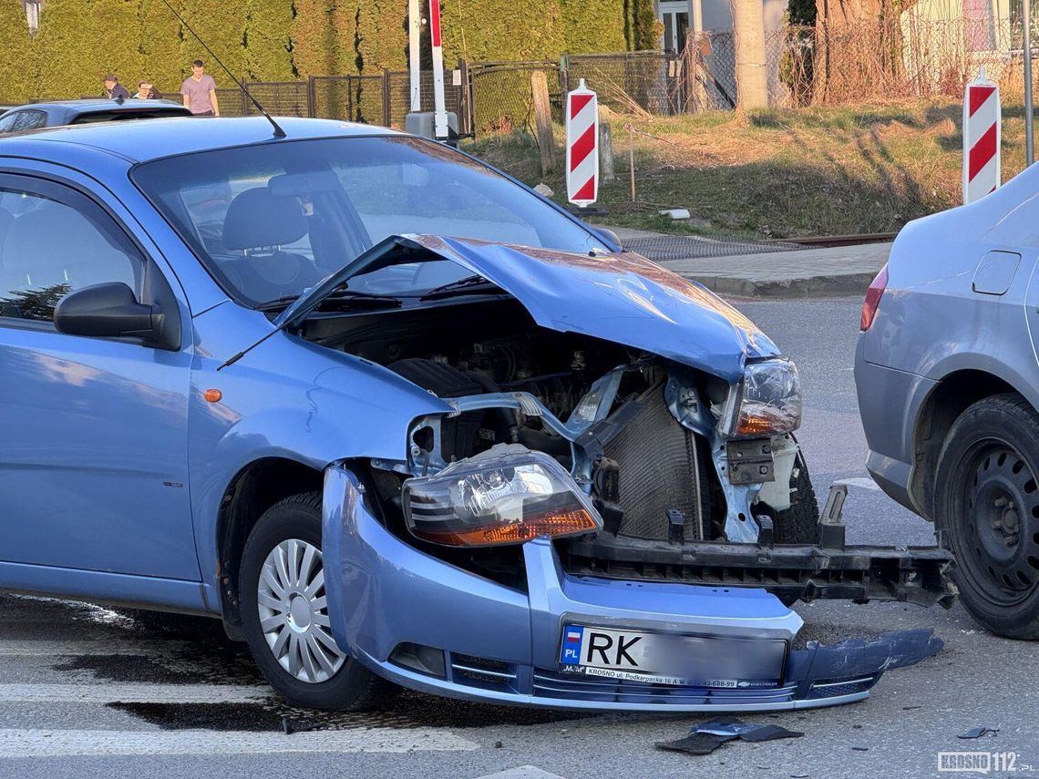 Kolizja na skrzyżowaniu. Chevroletem wjechał w Peugeota