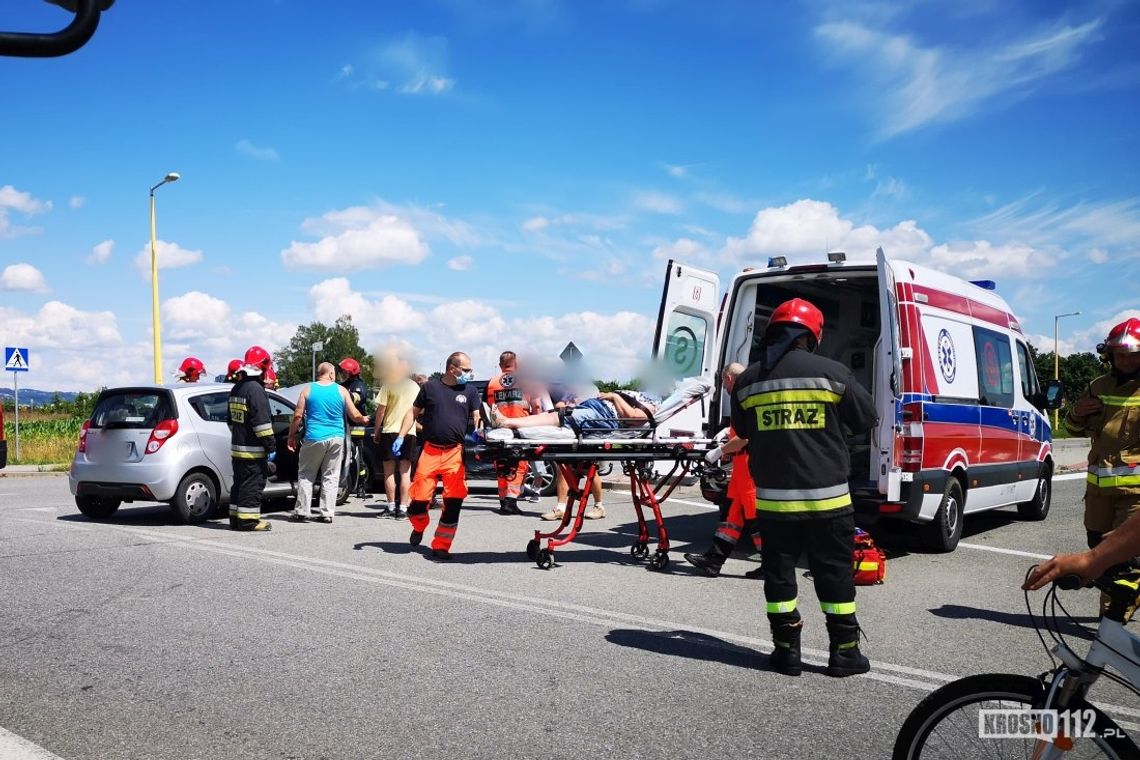 Kolizja na skrzyżowaniu Ikara z Lotników. Służby w akcji