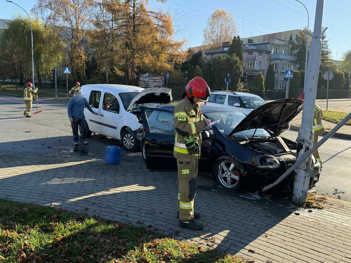 Kolizja na skrzyżowaniu Sikorskiego, Wojska Polskiego i Bohaterów Westerplatte Kolizja na skrzyżowaniu Sikorskiego, Wojska Polskiego i Bohaterów Westerplatte
