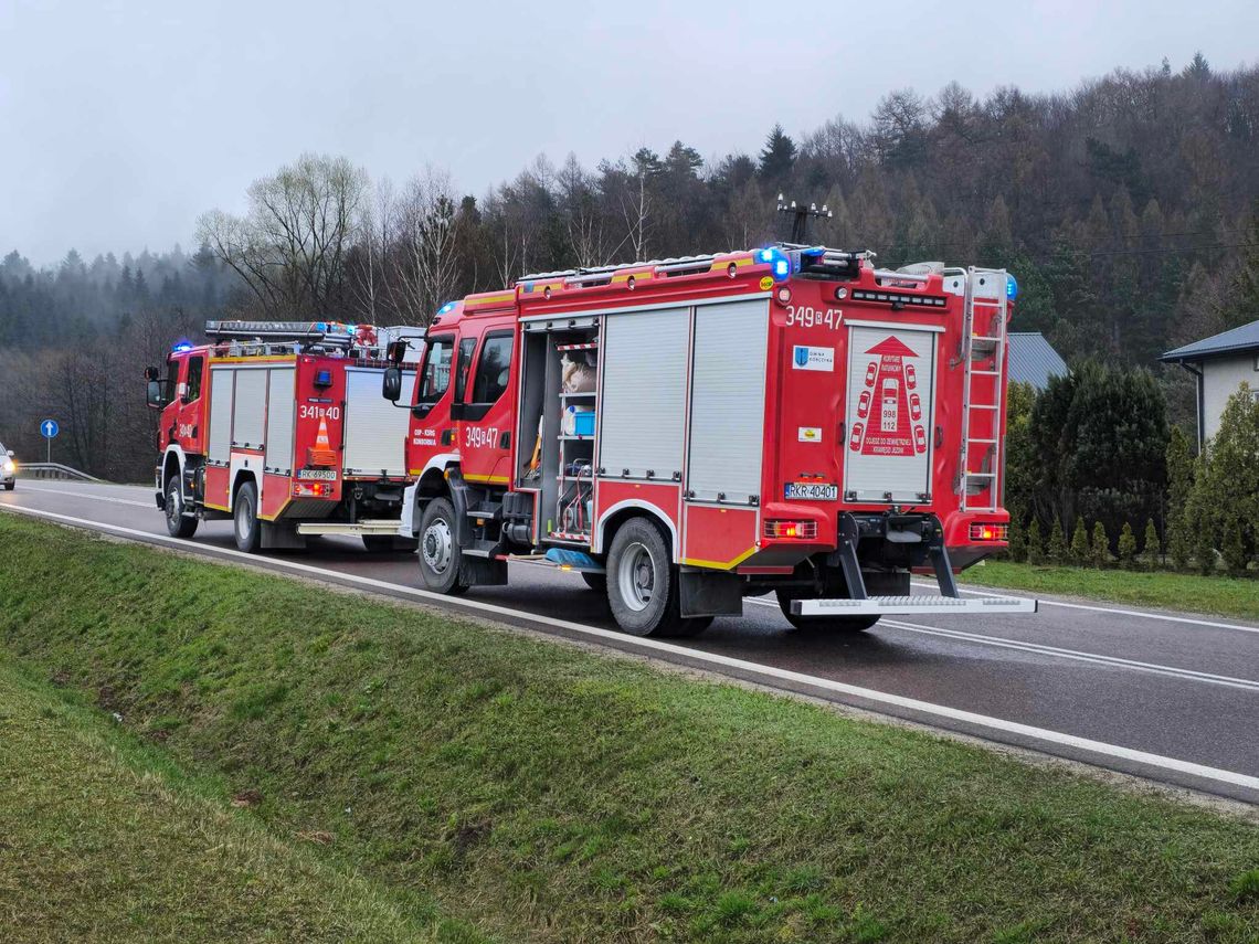 Kolizja samochodów w Komborni. Na DK19 zostały rozlane płyny eksploatacyjne