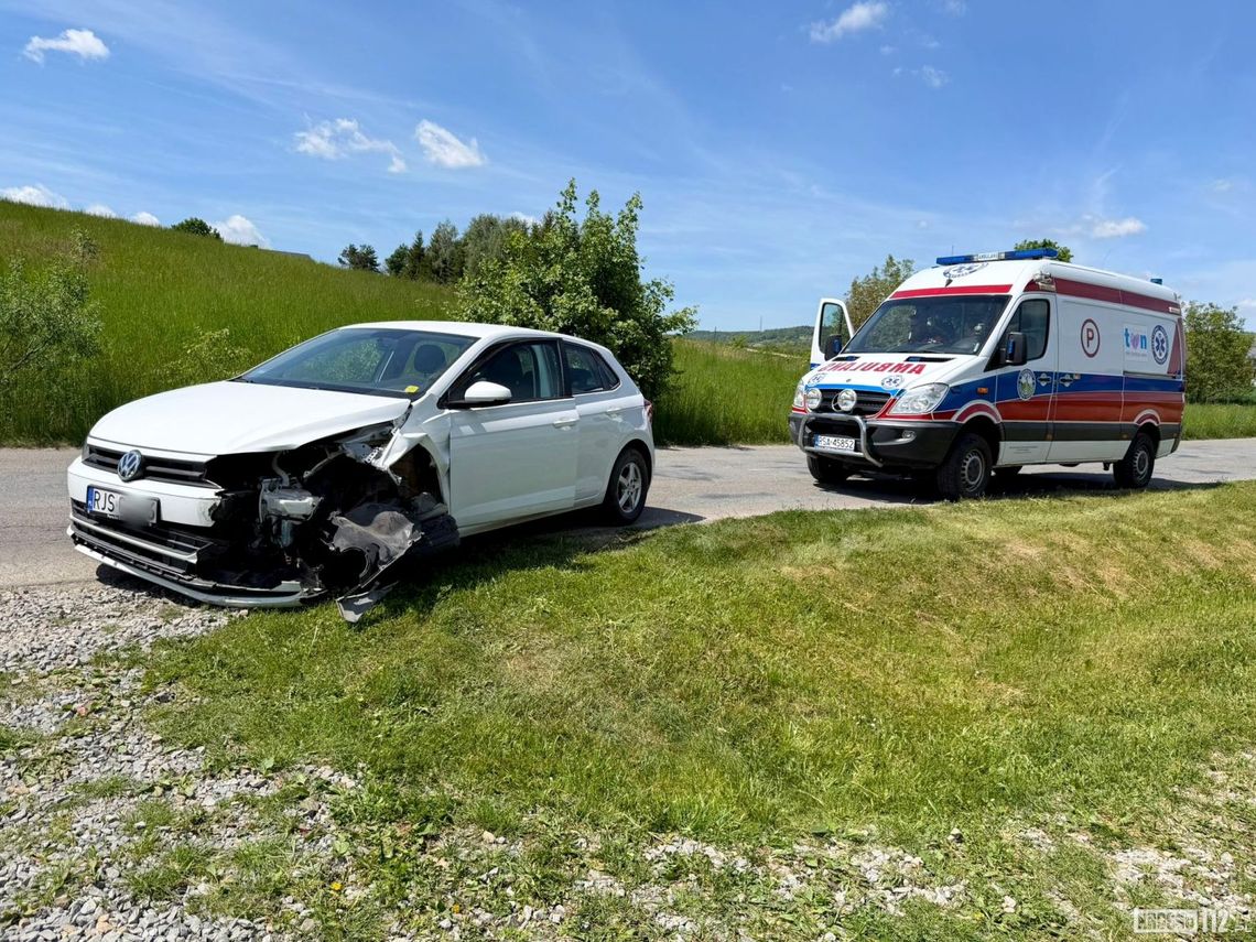 Kolizja w Komborni. Potrzebna pomoc medyków, jeden z kierowców nietrzeźwy Kolizja w Komborni. Potrzebna pomoc medyków, jeden z kierowców nietrzeźwy