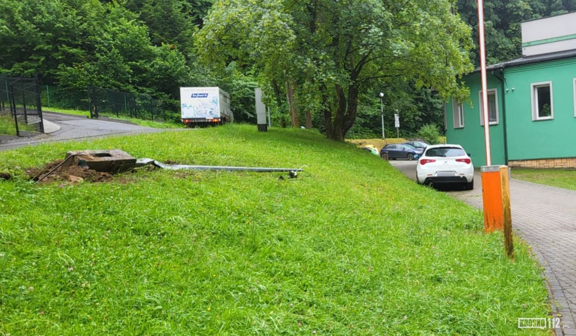 Kolizja w Rymanowie-Zdroju. Alfą romeo ściął latarnię
