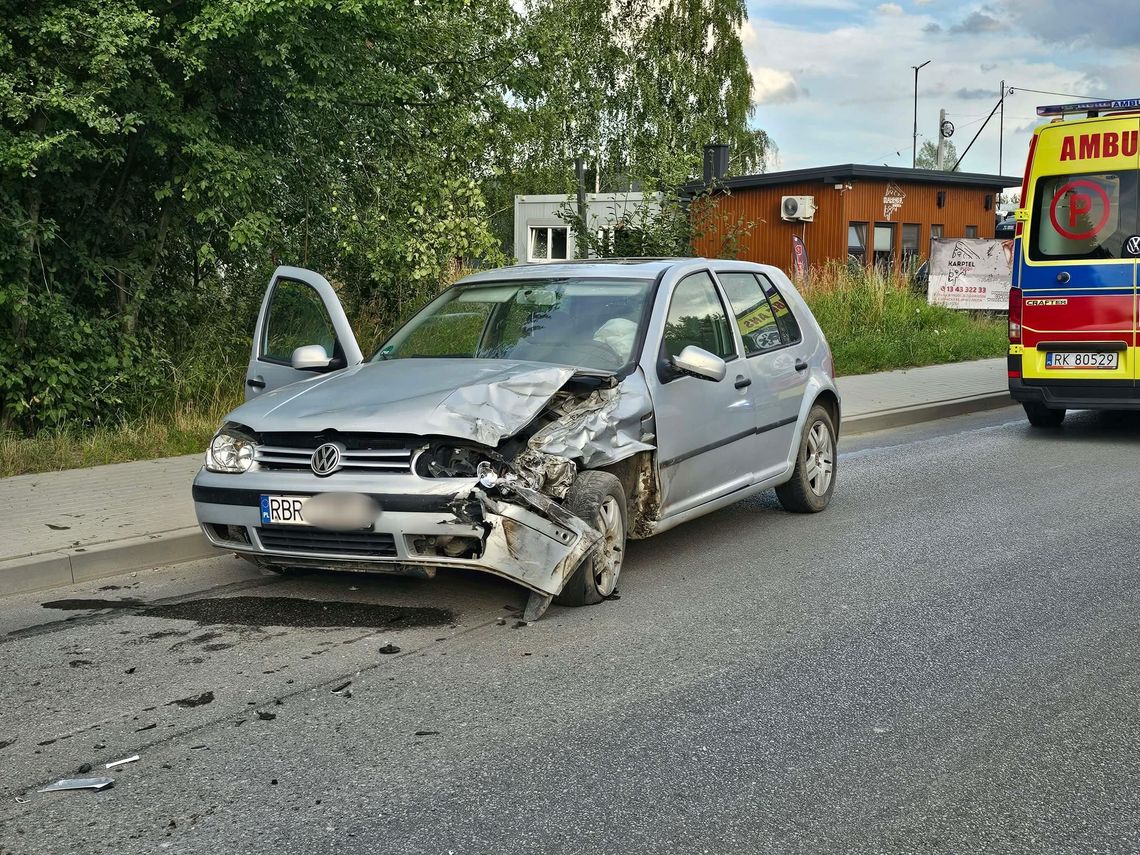 Kolizja w Zręcinie. Sprawca oddalił się z miejsca zdarzenia Kolizja w Zręcinie. Sprawca oddalił się z miejsca zdarzenia