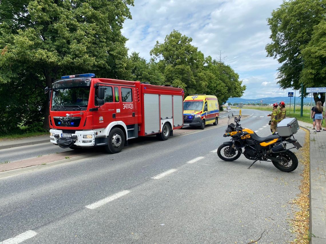 Kolizja z udziałem motocyklisty i samochodu osobowego na ul. Zręcińskiej
