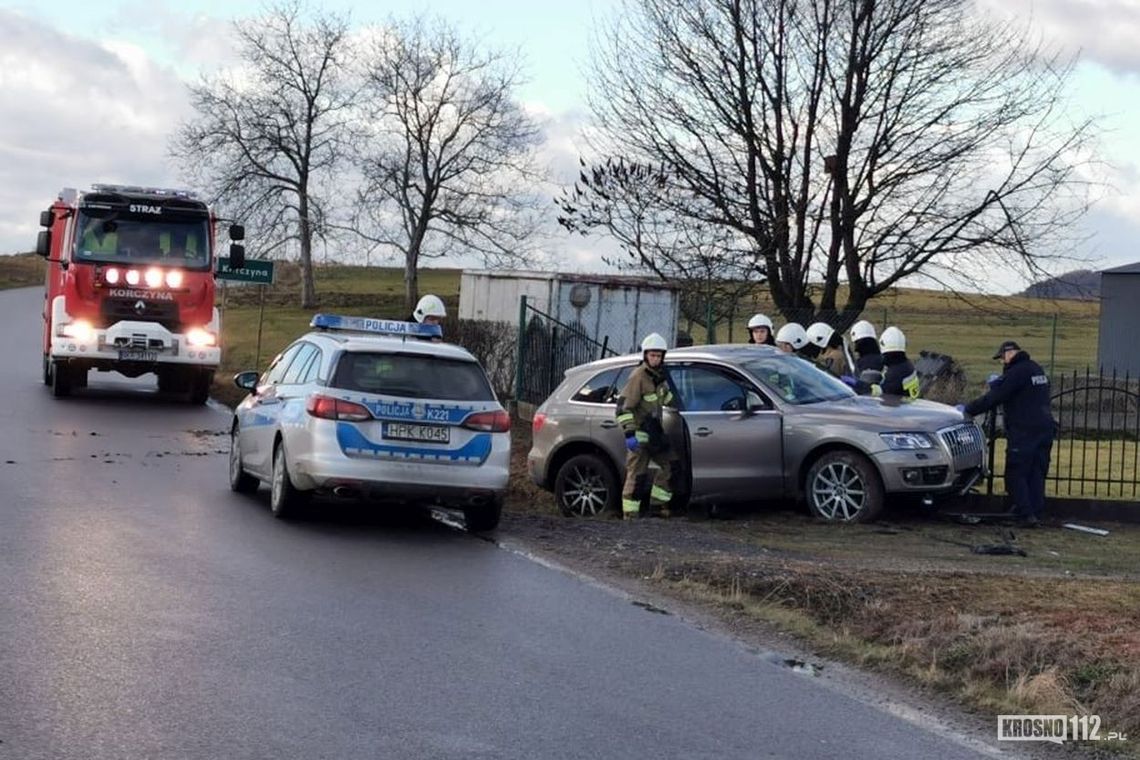 ? Kombornia. Kierujący audi wjechał w ogrodzenie. Potrzebował pomocy medycznej