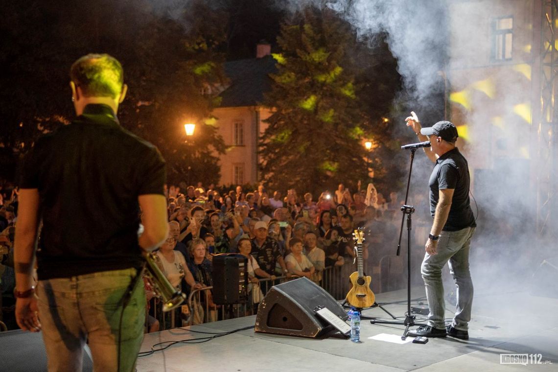 Koncert Andrzeja Krzywego w Iwoniczu-Zdroju. Tłumy na Placu Dietla [ZDJĘCIA]