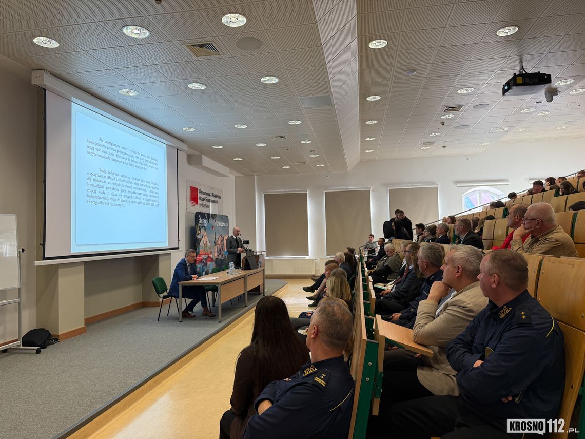 Krosno – Bezpieczna Przestrzeń: interdyscyplinarna debata o bezpieczeństwie lokalnym Krosno – Bezpieczna Przestrzeń: interdyscyplinarna debata o bezpieczeństwie lokalnym