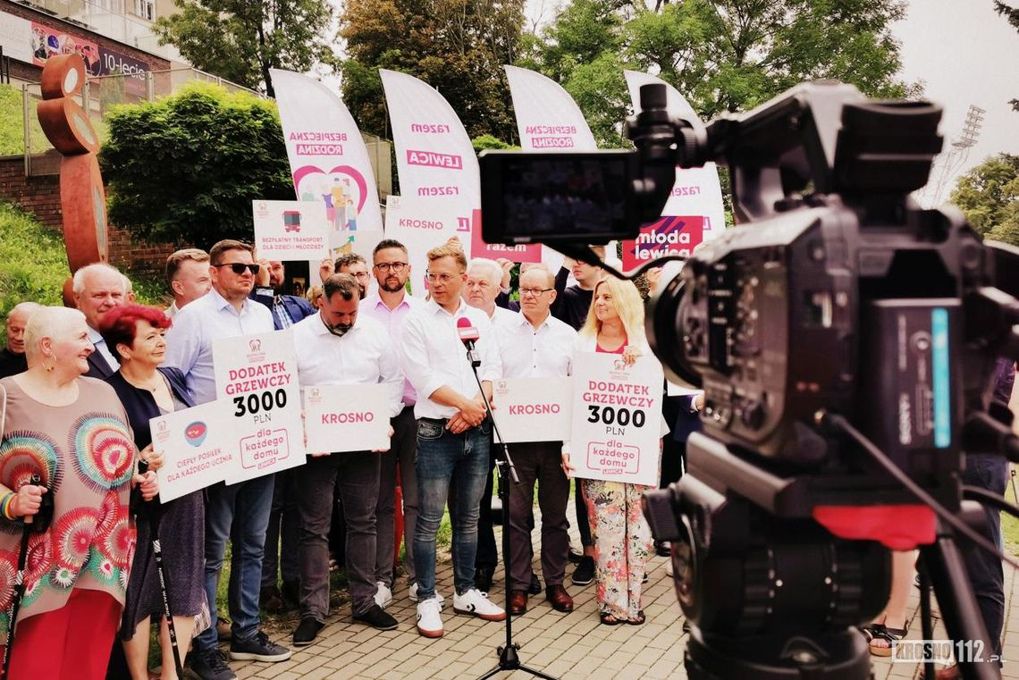 Konferencja prasowa Lewicy w Krośnie. Politycy przedstawili propozycje zmian w kraju
