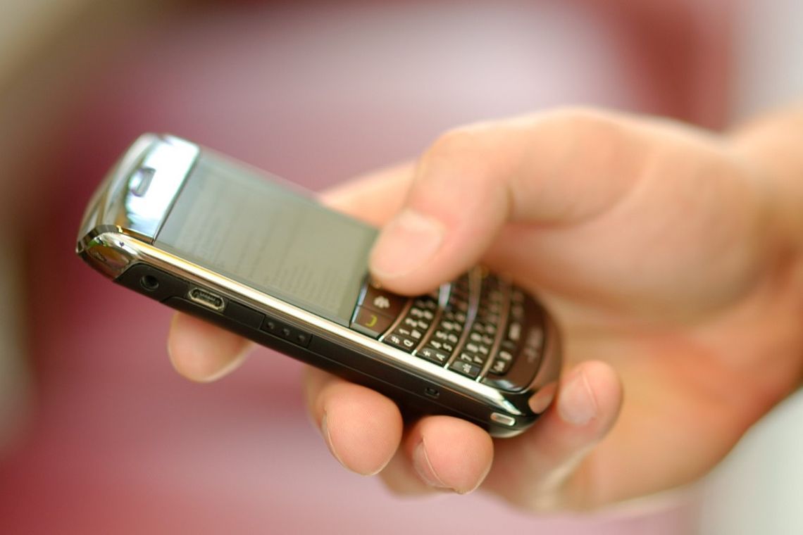 Koniec z alertami RCB. Rząd już nie będzie wysyłał nam sms-ów