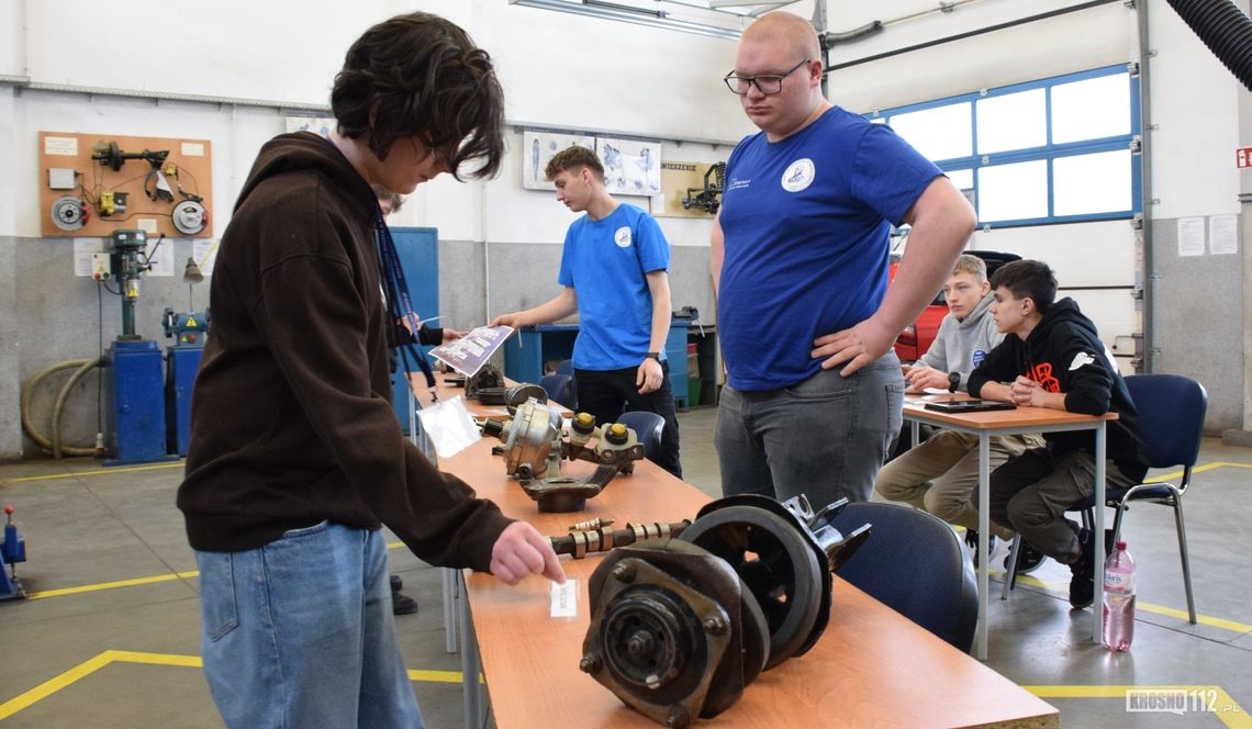 Konkurs Wiedzy Technicznej i Motoryzacyjnej w krośnieńskim Mechaniku [ZDJĘCIA]