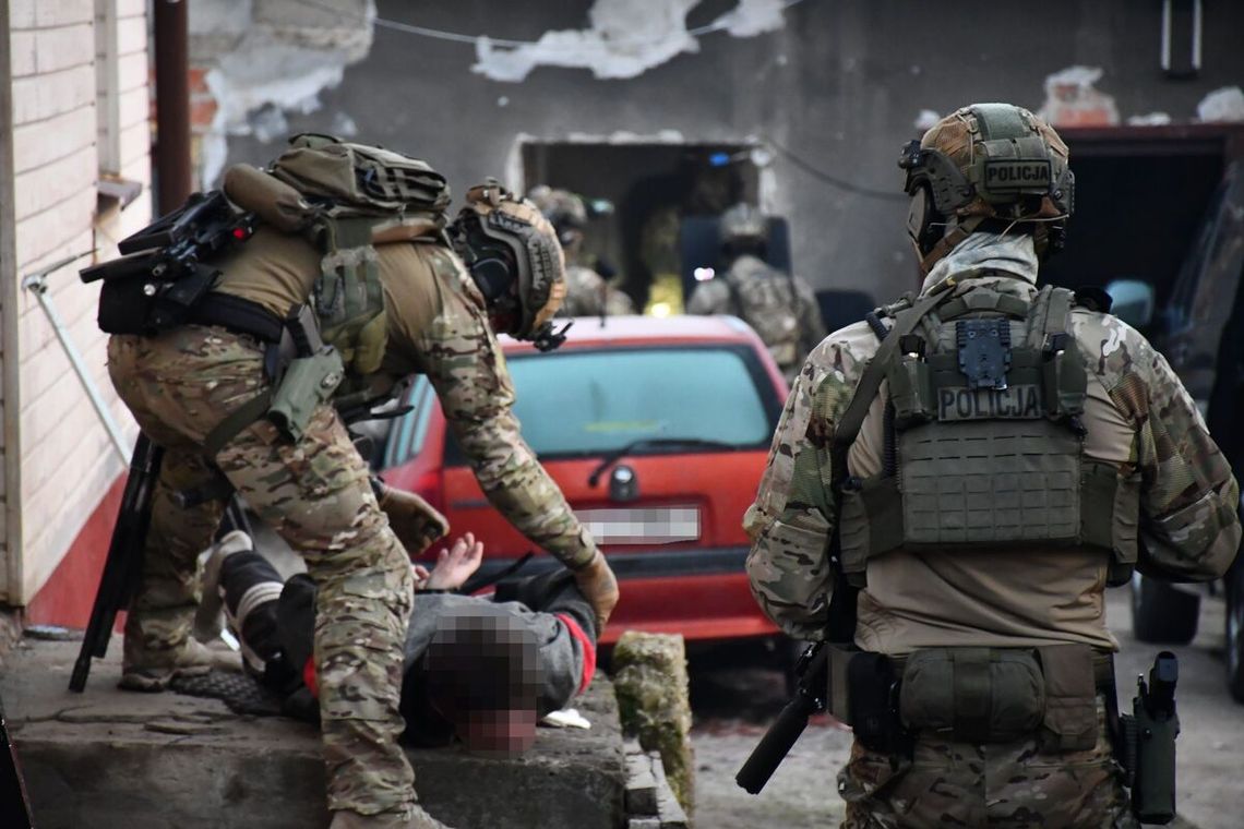 Kontrterroryści w Jaśle i Dobrucowej. Zatrzymano 39-latkę i 33-latka