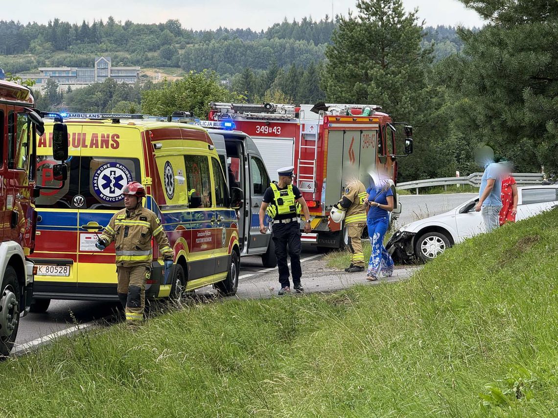 Korczyna. Zjechał z jezdni i uderzył w barierki