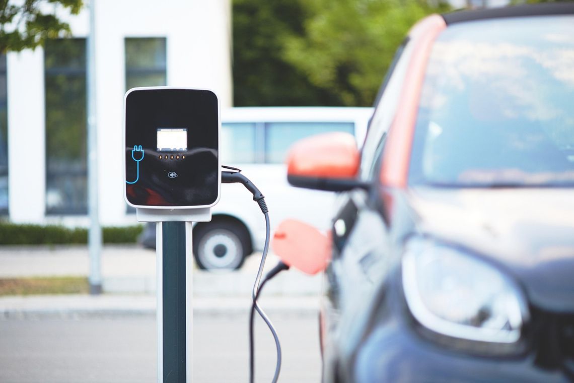 Koszt ładowania samochodu elektrycznego- co warto wiedzieć?