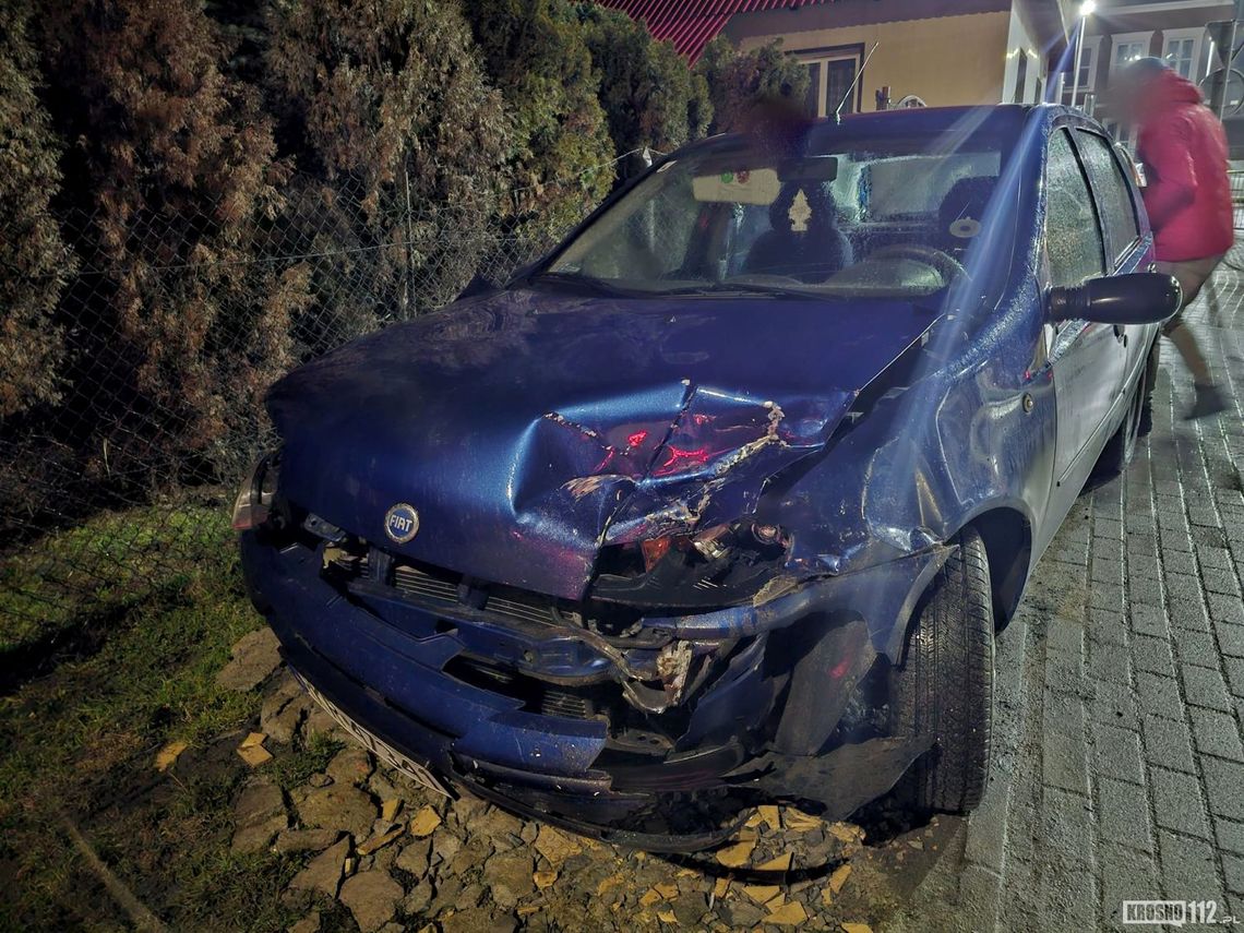 Kraksa dwóch Fiatów na rondzie w Miejscu Piastowym Kraksa dwóch Fiatów na rondzie w Miejscu Piastowym