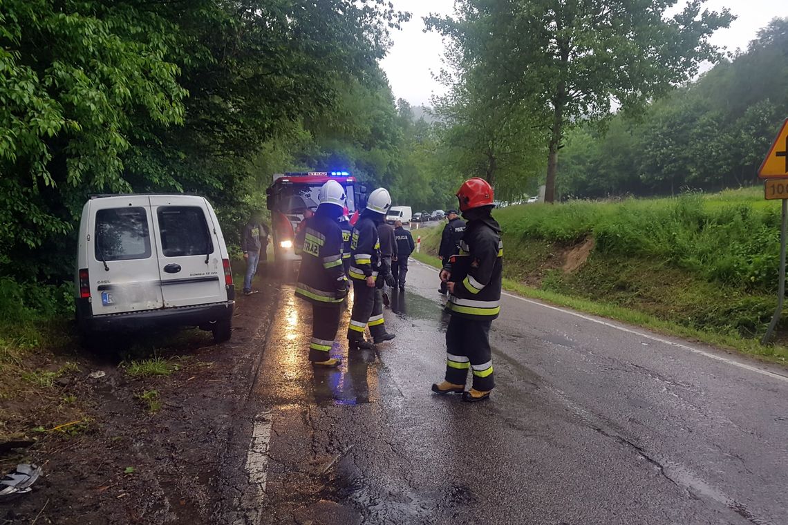 KRASNA: Dachowanie samochodu na DW991