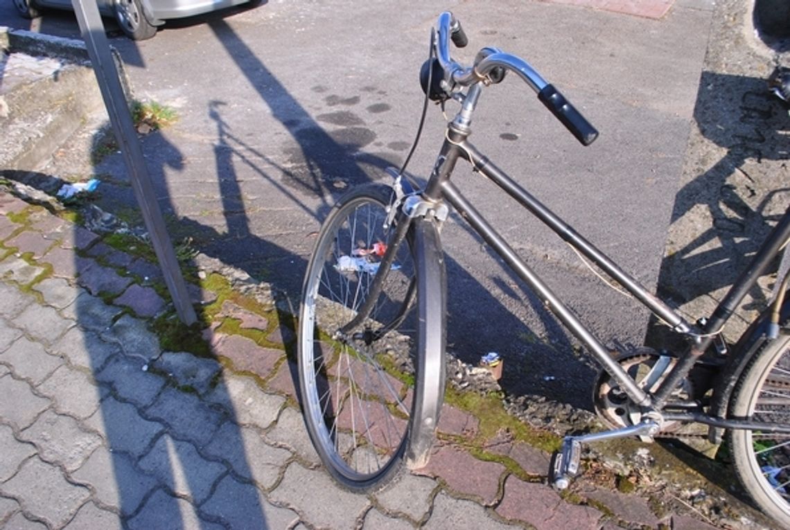 KROŚCIENKO WYŻNE: 75-letni rowerzysta ucierpiał w zderzeniu z samochodem