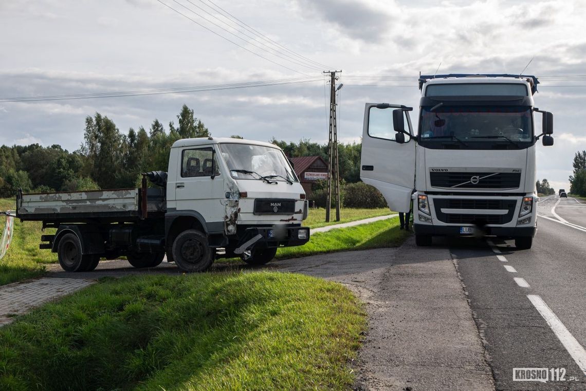 ? Krościenko Wyżne/DK19: Zderzenie volvo i mana. Na drodze dużo szkła! ? Krościenko Wyżne/DK19: Zderzenie volvo i mana. Na drodze dużo szkła!