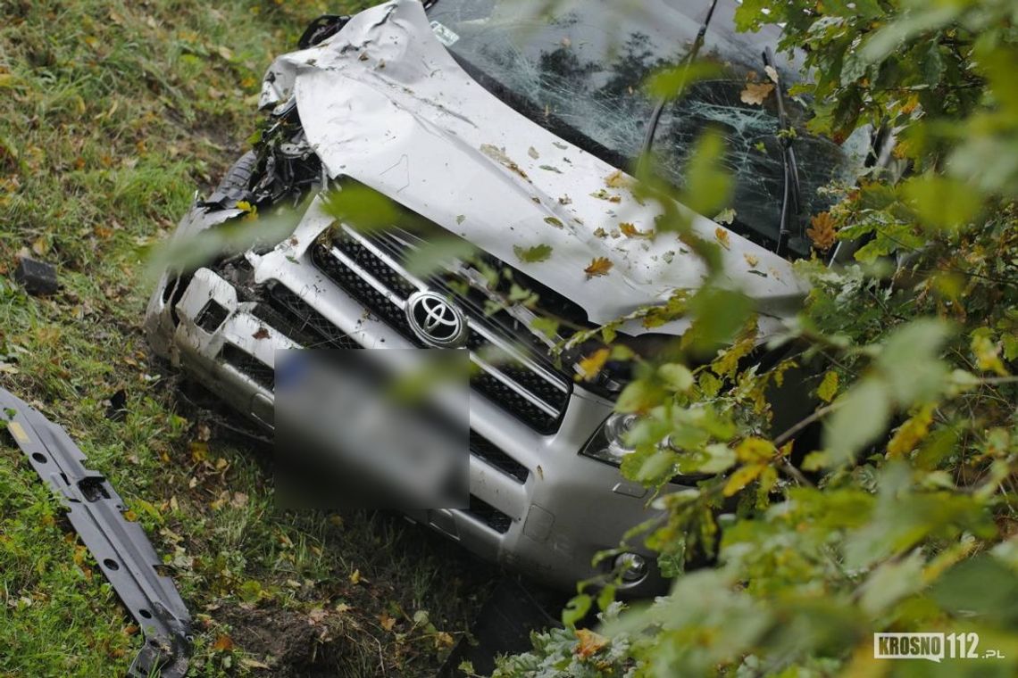 KROŚCIENKO WYŻNE: Kierowca Toyoty zjechał do rowu na DK19
