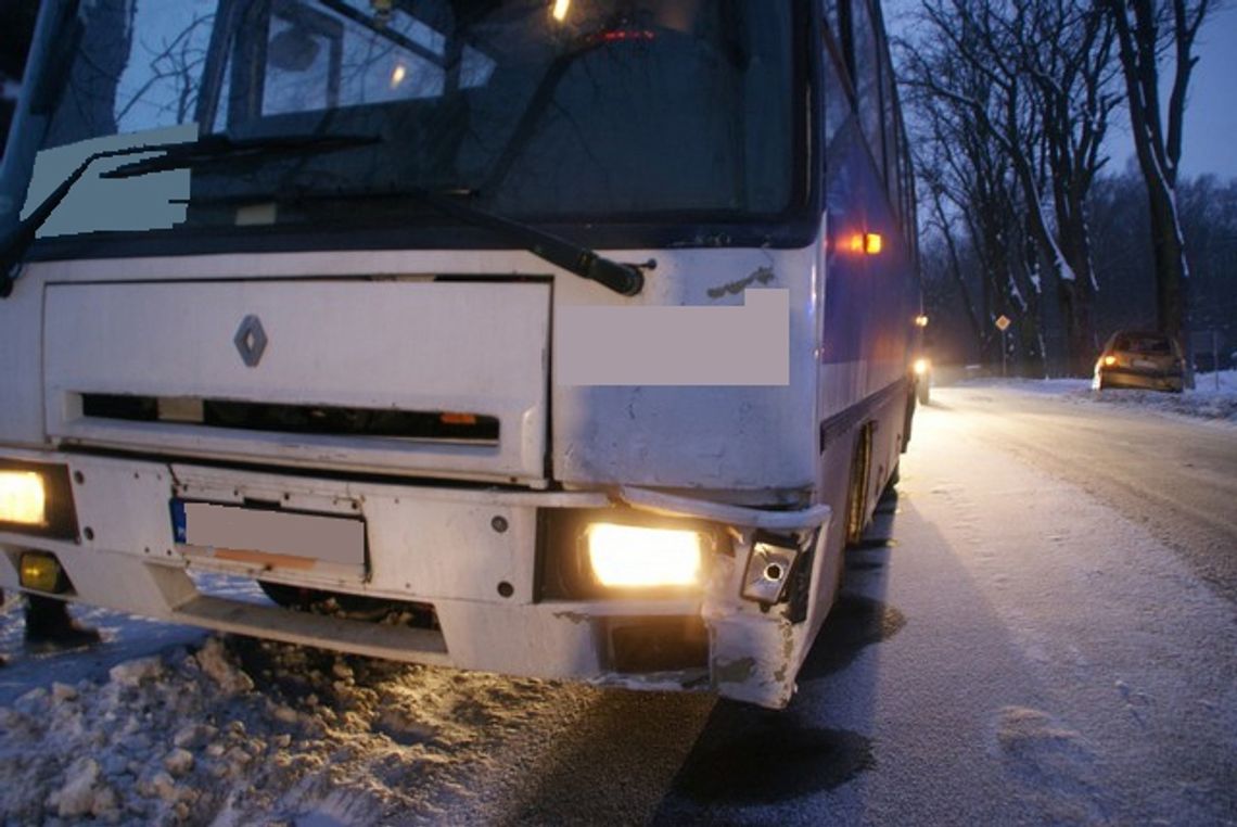 KROŚCIENKO WYŻNE: Kolizja autobusu i osobówki