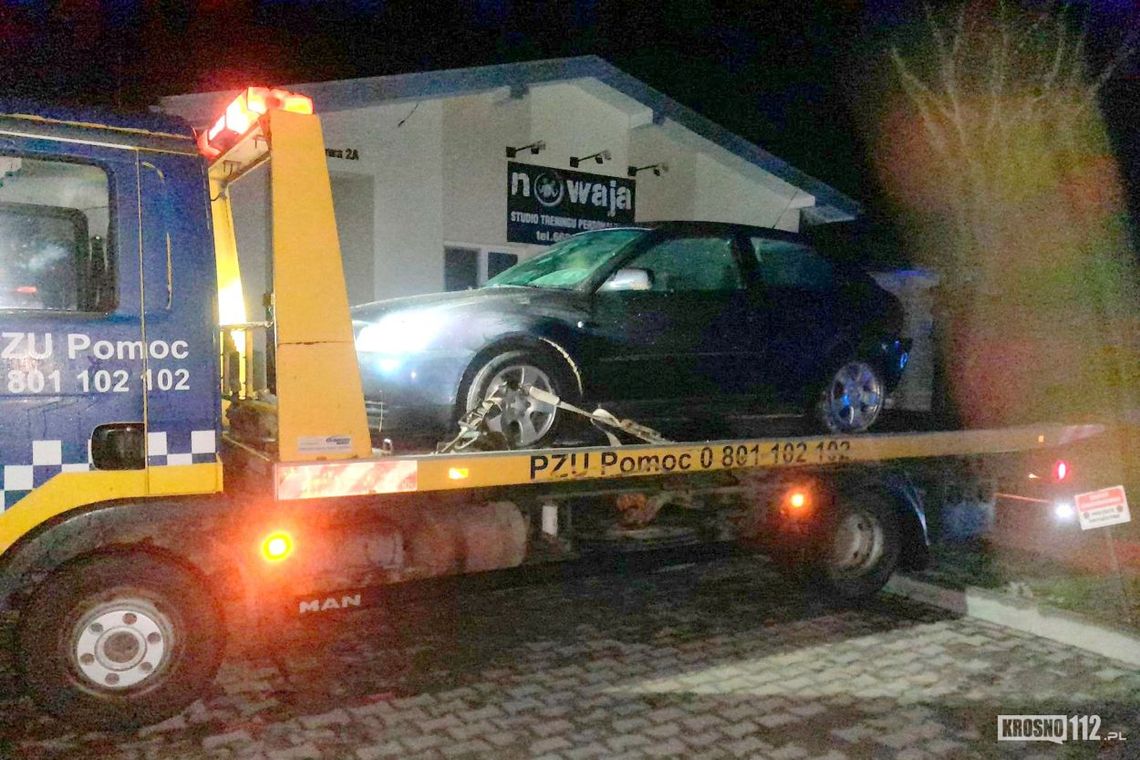 Krościenko Wyżne. Pijana 38-latka zakończyła jazdę audi w rowie. Policjanci ją aresztowali