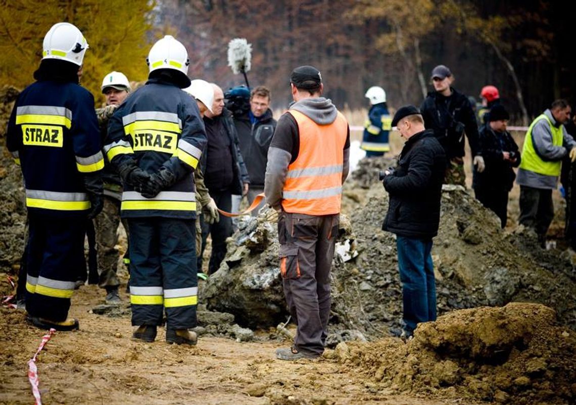 Krościenko Wyżne: Strażacy zabezpieczali miejsce wydobycia wraku samolotu