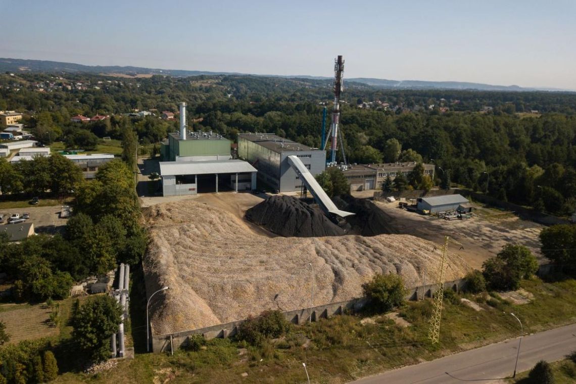 Krośnianie nie zmarzną? Elektrociepłownia Krosno zwiększyła zapasy biomasy i węgla