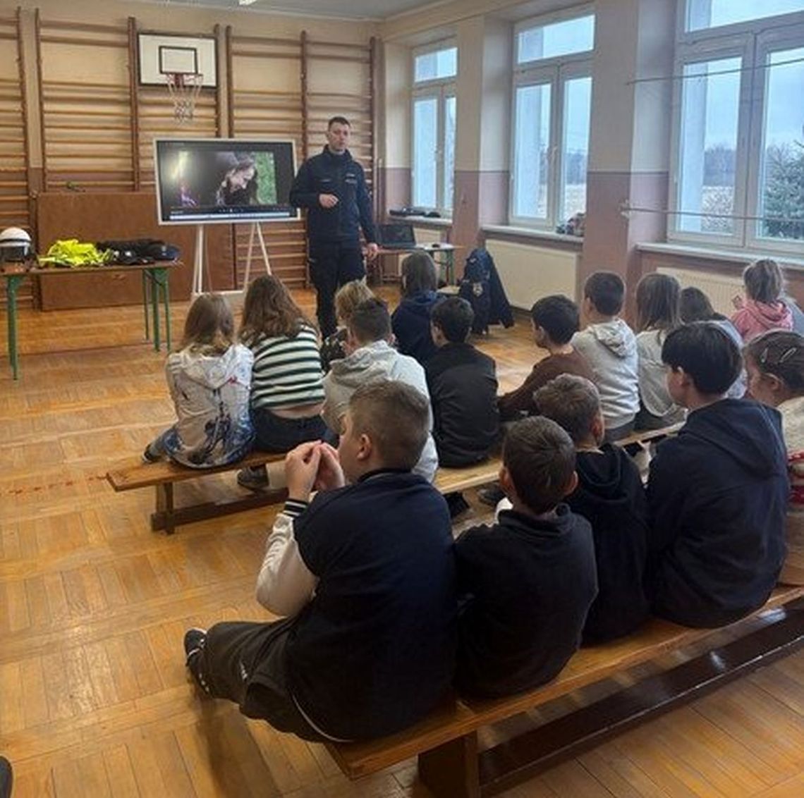 Krośnieńscy policjanci o cyberzagrożeniach. Edukacja z okazji Dnia Bezpiecznego Internetu