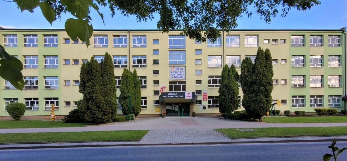Krośnieńska "NAFTÓWKA" zaprasza ósmoklasistów!
