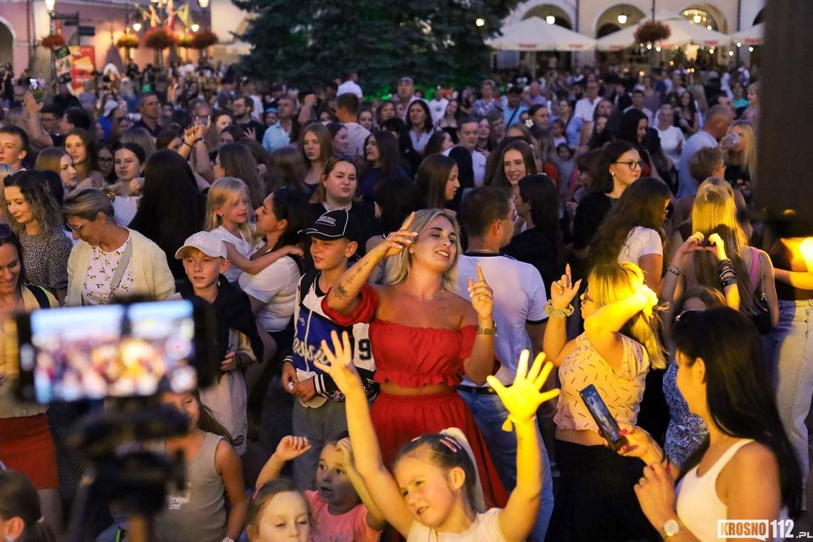 Krośnieńska Potańcówka z DJ Kusym roztańczyła Rynek