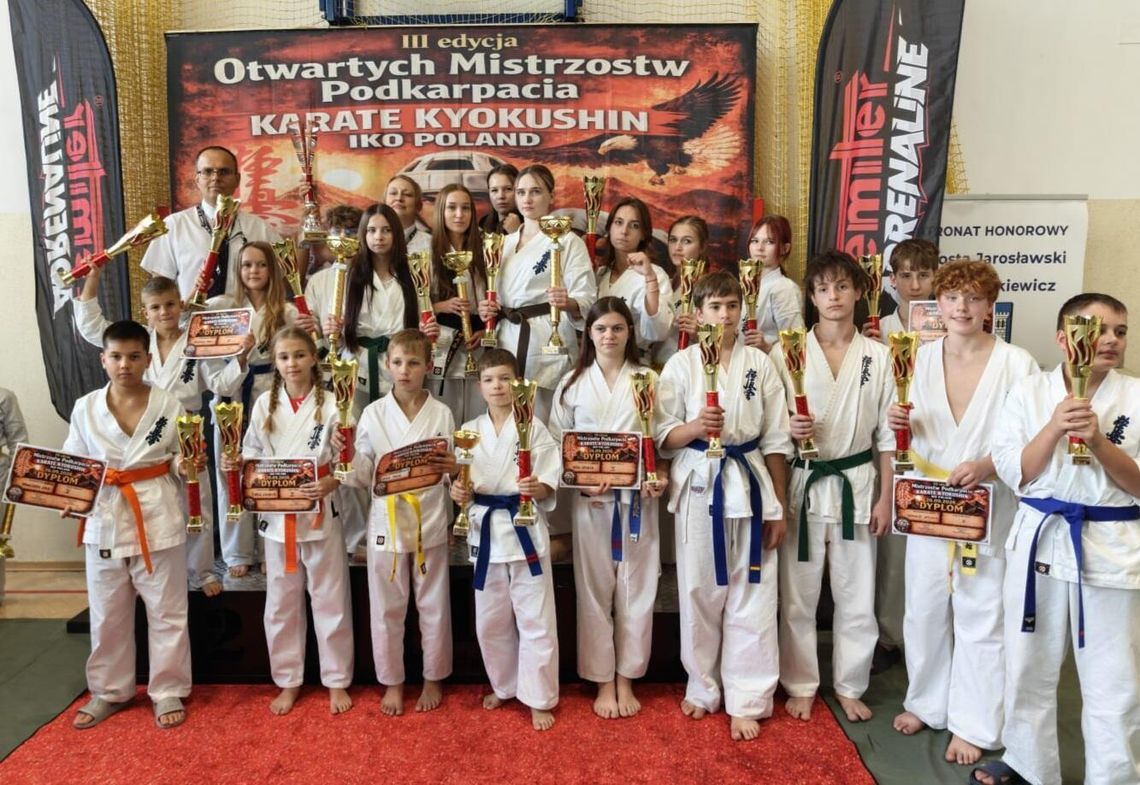 Krośnieński Klub Kyokushin Karate. 23 puchary na otwarcie sezonu Krośnieński Klub Kyokushin Karate. 23 puchary na otwarcie sezonu