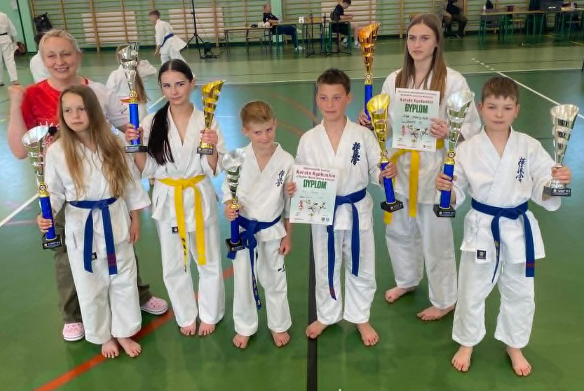 Krośnieński Klub Kyokushin Karate z ośmioma pucharami