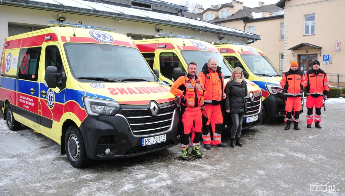 Krośnieńskie pogotowie ma trzy nowe ambulanse [ZDJĘCIA]