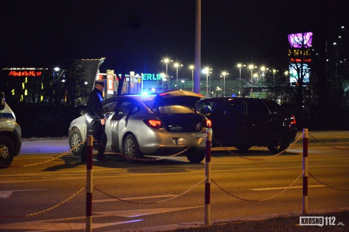 KROSNO: 18-latek nie zatrzymał się do kontroli. Po pościgu wjechał w radiowóz