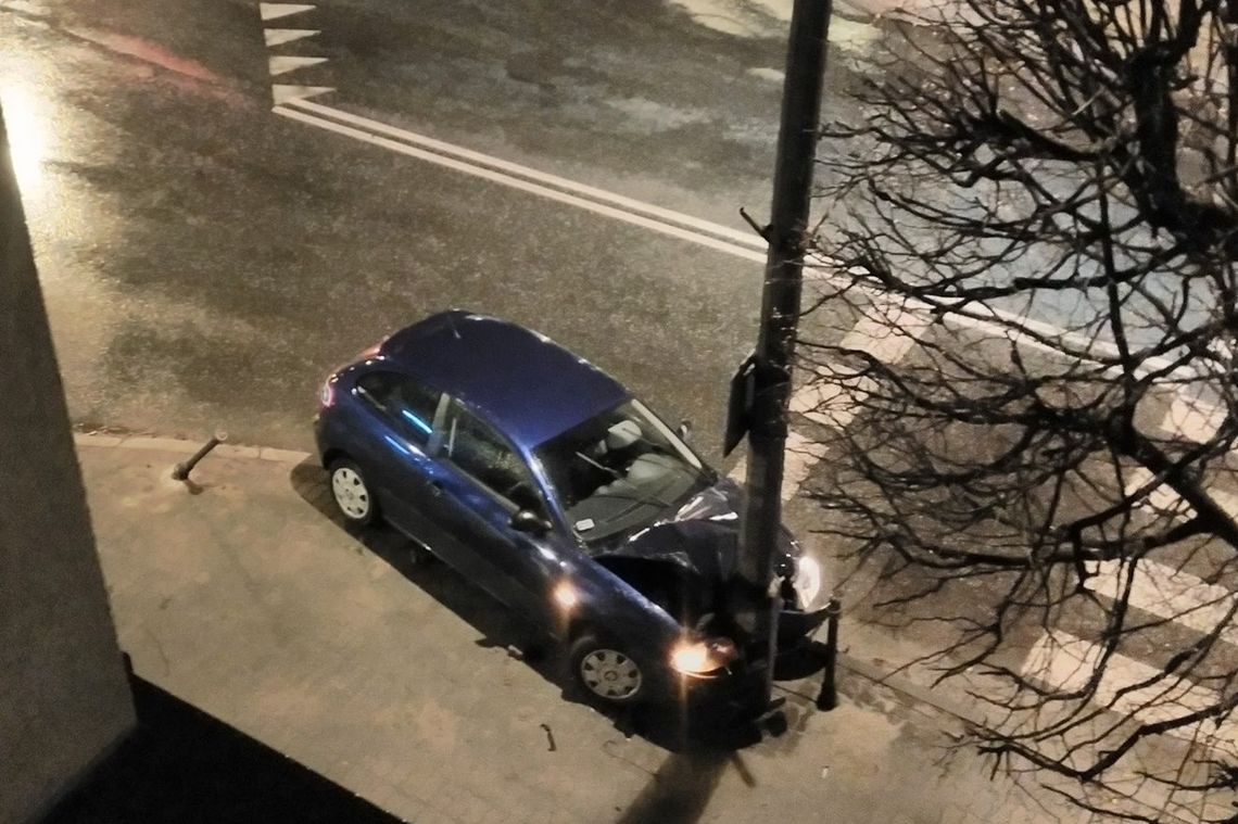 KROSNO: 18-latek wjechał w latarnię
